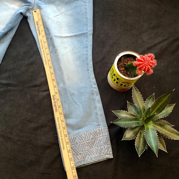 New Directions Skinny Capris - Picture 13 of 16